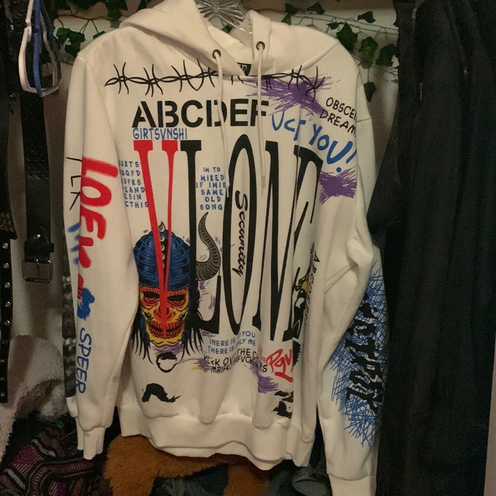 VLONE Graffiti Hip Hop Pullover Hoodie - Picture 3 of 13